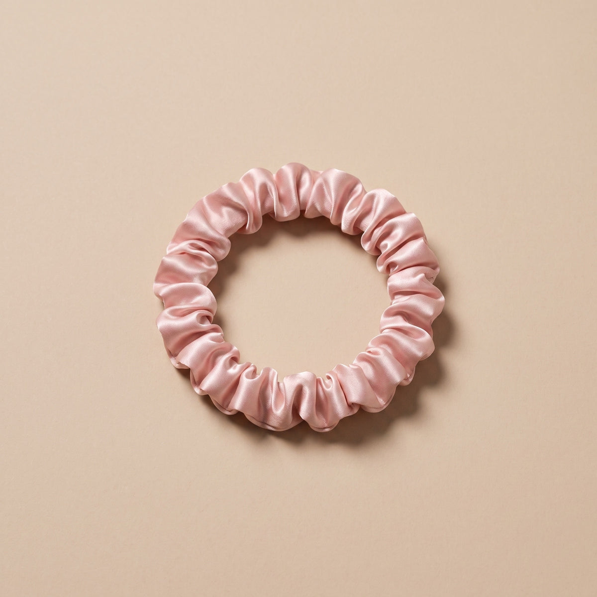 Trzy jedwabne gumki scrunchie